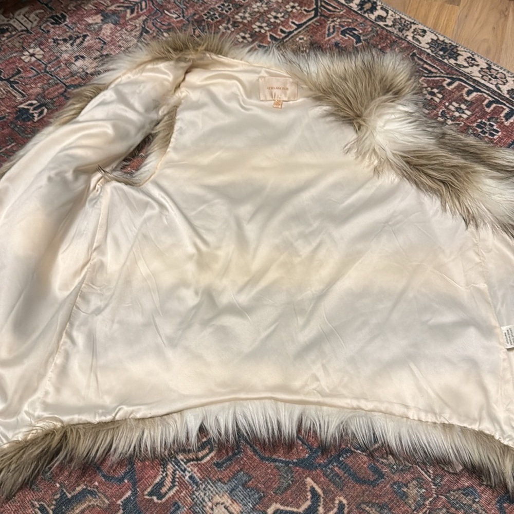 Skies Are Blue Faux Fur Vest - Picture 3 of 4